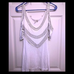 Womens cute blouse w/ unique open shoulder design